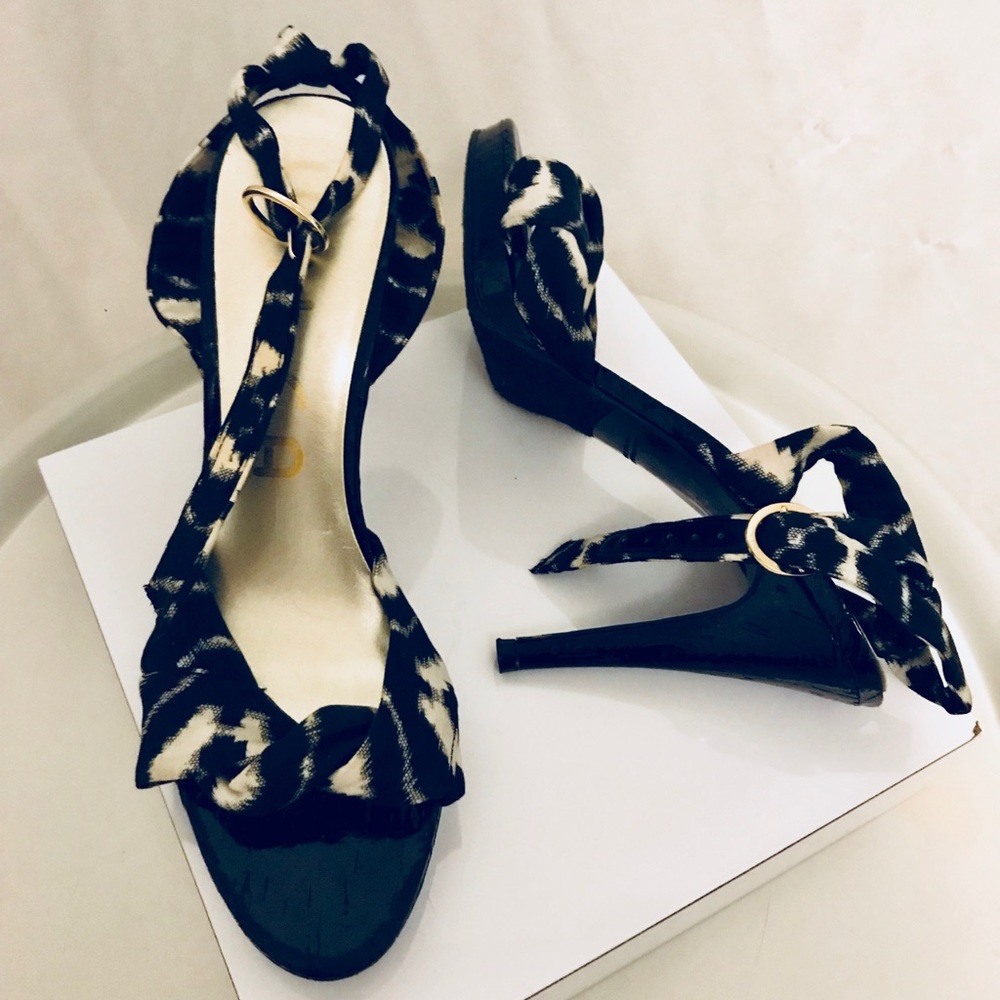 Unisa UNDOMOKO Black & White Cork Heel